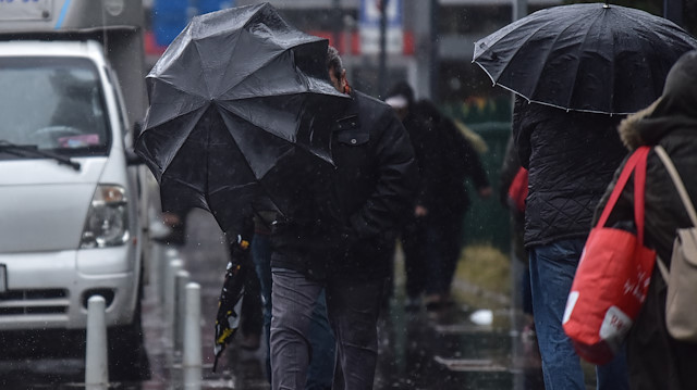 Meteorolojiden İstanbul için yağış ve soğuk hava uyarısı yapıldı. 