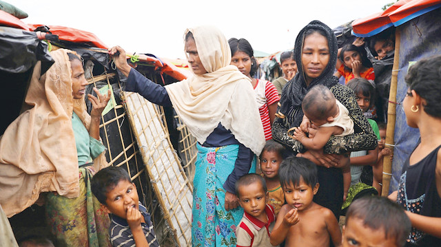 Birleşmiş Milletler’e (BM) göre, 25 Ağustos 2017'den sonra Arakan'daki baskı ve zulümden kaçıp Bangladeş'e sığınanların sayısı 725 bine ulaştı. Uluslararası insan hakları kuruluşları, yayınladıkları uydu görüntüleriyle yüzlerce köyün yok edildiğini kanıtladı.