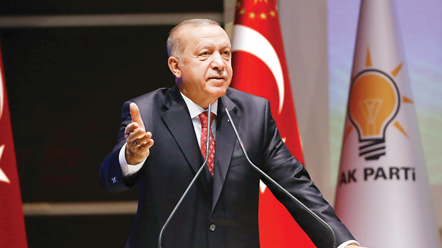 Cumhurbaşkanı Erdoğan, Batılı ülkelerin Paris'te yaşananlar karşısındaki tutumunu eleştirdi.