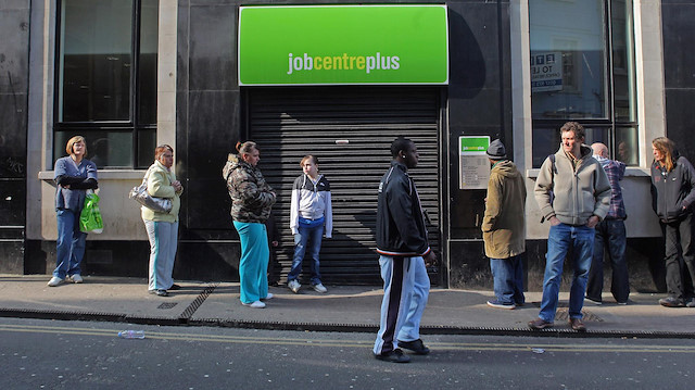 İngiltere'de toplam işsiz sayısı ekim ayında 20 bin artarak toplam 1,38 milyona ulaştı.