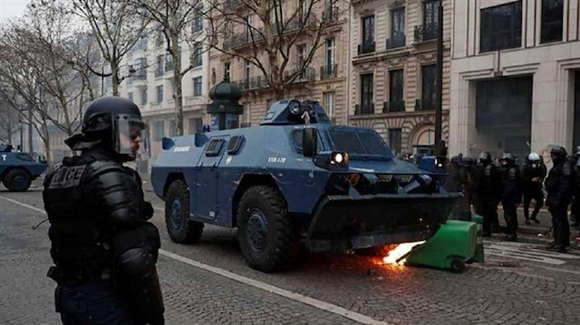 الشرطة الفرنسية تحتفظ بـ"سلاح سري" لوقف "السترات الصفراء"