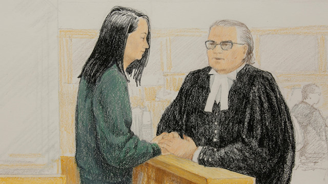 Huawei CFO Meng Wanzhou (L), who was arrested on an extradition warrant