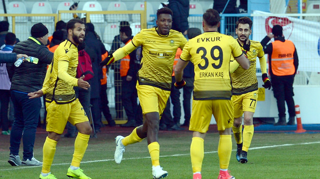 Erzurumspor'u 3-1 mağlup eden Yeni Malatyaspor puanını 25'e yükseltti.