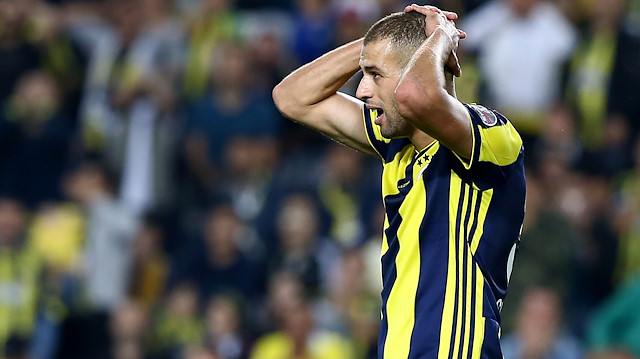 Islam Slimani Fenerbahçe'de skor üretmekte zorlanıyor.