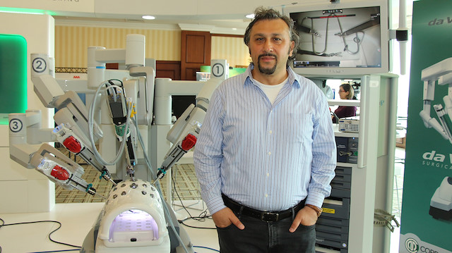 Prof. Sitti, milimetrik kanser robotuna hayatını kaybeden beyin cerrahı kardeşinin adını verecek.