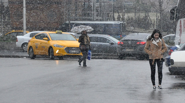 Ankara'da kar yağışı etkili olmaya başladı. 