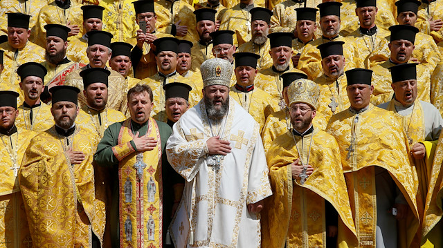 Kilisede gerilim: Rahipler birbirine girdi