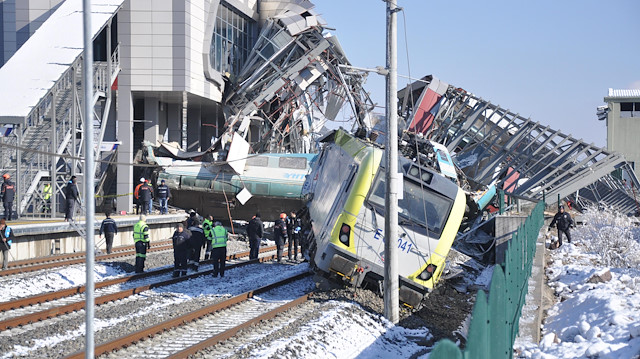 Ankara'da Yüksek Hızlı Tren, kılavuz tren ile çarpıştı