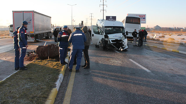 Kaza sonrası olay yerine çok sayıda kurtarma ekibi sevk edildi.