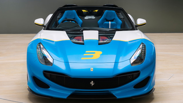 Ferrari'nin özel olarak ürettiği roadster modeli SP3JC. 