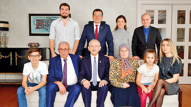 Kılıçdaroğlu, ismi İstanbul adayları arasında geçen Beylikdüzü Belediye Başkanı Ekrem İmamoğlu’nu evinde ziyaret etti.