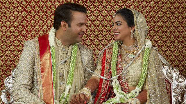 Ambani ve Piramal ailelerinin çocukları evlendi. 