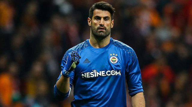37 yaşındaki Volkan Demirel bu sezon sarı-lacivertli formayla 5 maça çıktı.
