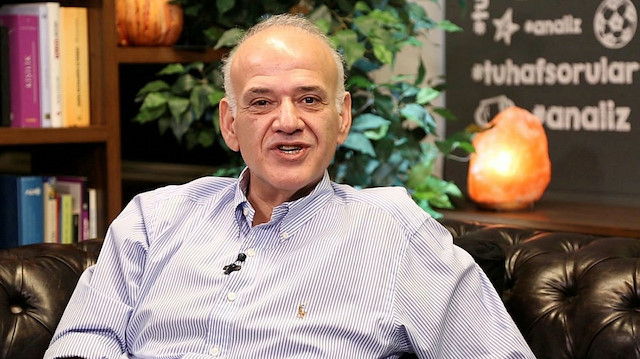 FIFA kokartlı eski hakem Ahmet Çakar.