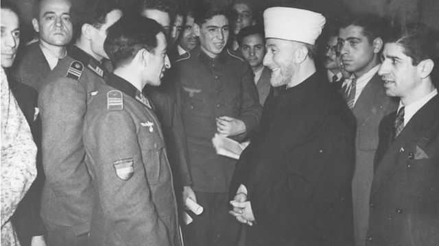 Kudüs Baş Müftüsü Emin el-Hüseyni'nin 19 Aralık 1942'de Azerbaycan Lejyonu askerleri ile buluşması sırasında çekilen bir fotoğraf.