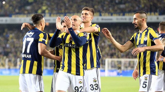 Fenerbahçe'de Aatif, Dirar, Ozan ve Volkan Demirel yönetimin kararıyla kadro dışı bırakılmıştı.