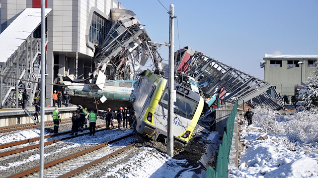 Ankara'da Yüksek Hızlı Tren, kılavuz tren ile çarpıştı