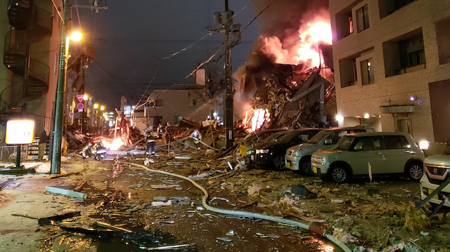 Lokanta'daki patlamanın ardından bina kül olurken çevredeki yapılar da etkilendi.