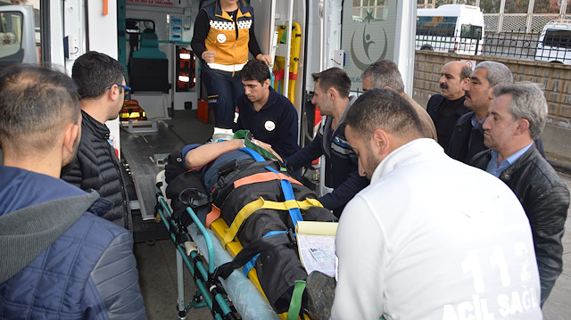 Yaralılar, 112 Acil Servis ekiplerince Siirt Devlet Hastanesine kaldırıldı.