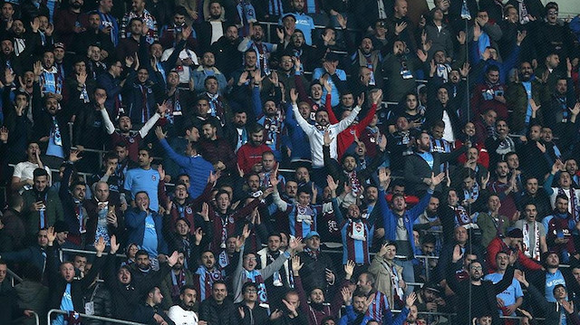 Trabzonsporlu taraftarlar Beşiktaş deplasmanında takımlarını yalnız bırakmadı.