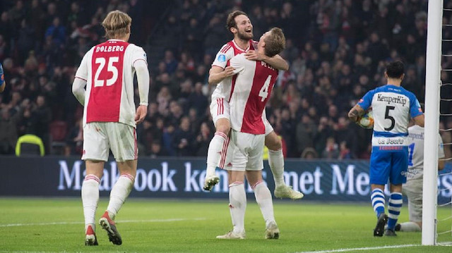 Ajax'a tarihi farkı getiren golleri 4 faklı futbolcu kaydetti.