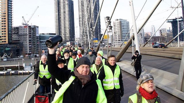 مئات المحتجين ينددون بسياسات الحكومة في هولندا