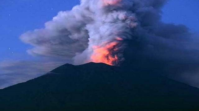 ثوران بركان سوبوتان في إندونيسيا