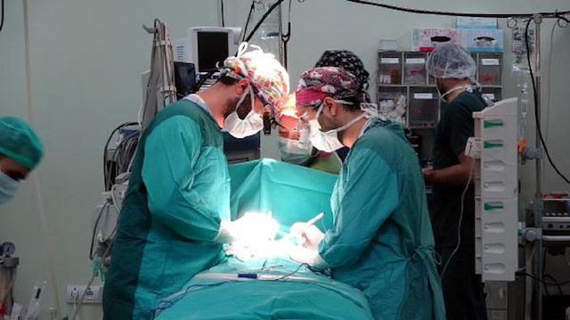 800 gram olarak dünyaya gelen Ömer Pusat bebek, 1,5 saatlik operasyonla sağlığına kavuştu.