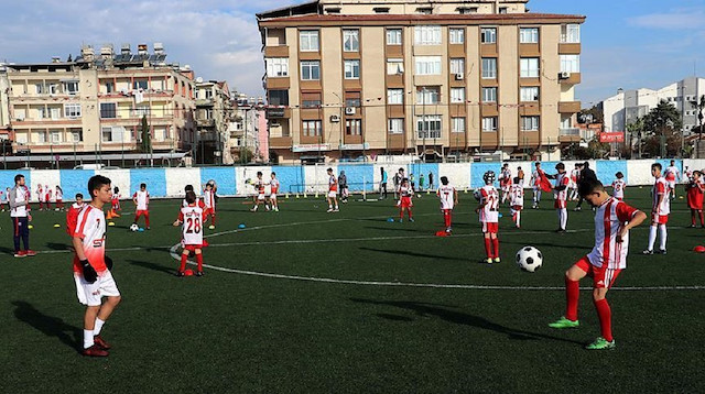 Turkish and Syrian children build friends through football in Hatay.