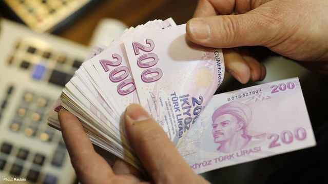 Ziraat Bankası'ndan sonra Vakıfbank'da konut kredi faizlerini yüzde 1'in altına çekti.
