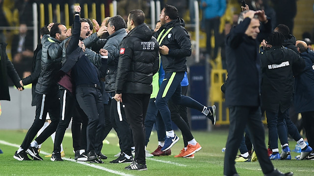 Erzurumspor son dakikalarda bulduğu golle Fenerbahçe karşısında 1 puanı kurtardı.