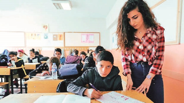 Öğrenciler en yüksek başarıyı Türkçe’de, en düşük başarıyı Matematik dersinde gösteriyor.