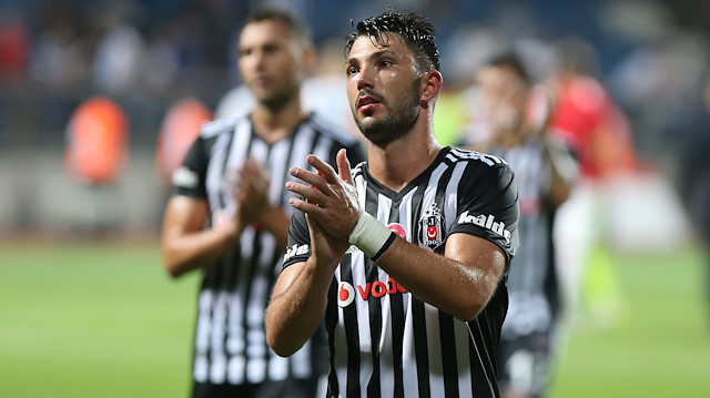 Tolgay Arslan, Şenol Güneş ile yaşadığı sıkıntılar sebebiyle Beşiktaş'ta kadro dışı kalmıştı. 