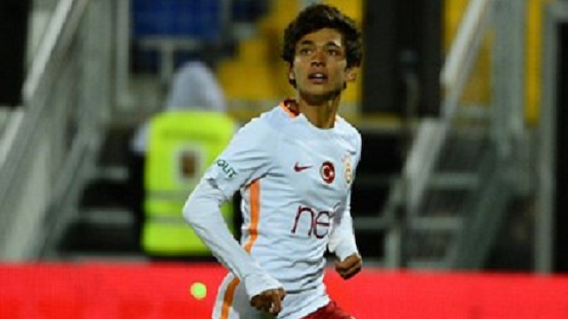 Mustafa Kapı, Galatasaray A Takım formasını ilk kez Riekerink döneminde bir hazırlık maçında giymişti.