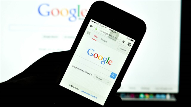Google yeni ara yüzünü şimdilik mobil web sayfasında kullanıma sundu.