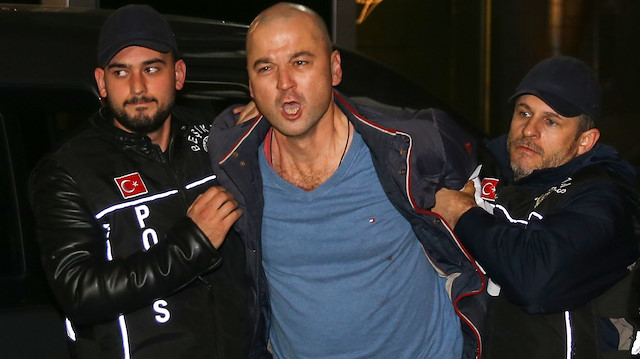 İşkenceci Murat Özdemir, gözaltına alındığı sırada da taşkınlık çıkardı. 