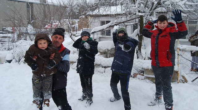 Tekirdağ kar yağışı çocukları  sevindirdi.