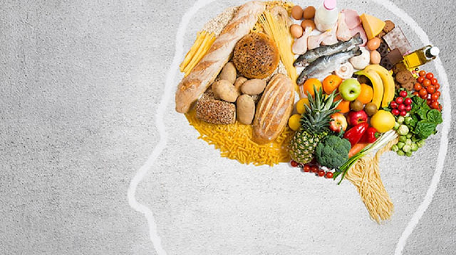 Güçlü hafıza için vitamin ve minerallerden zengin, sağlıklı yağlar içeren besinler tüketilmeli.