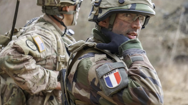 Suriye'de görevli Fransız askeri.