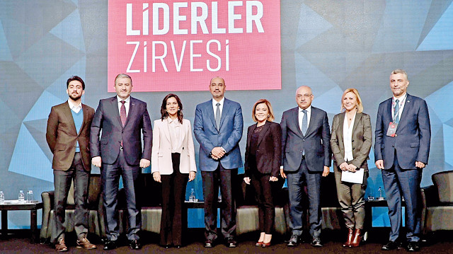 Zirveye, MÜSİAD Genel Başkanı Abdurrahman Kaan, Albayrak Holding Üst Yöneticisi (CEO) Ömer Bolat, Yıldız Holding Yönetim Kurulu Başkan Yardımcısı Ali Ülker, Boyner Grup Yönetim Kurulu Üyesi Ümit Boyner, Doğan Holding Yönetim Kurulu Başkanı Begümhan Doğan Faralyalı, Zorlu Holding Yönetim Kurulu Üyesi Emre Zorlu ve Ziylan Grup Yönetim Kurulu Üyesi Mehmet Büyükekşi katıldı.