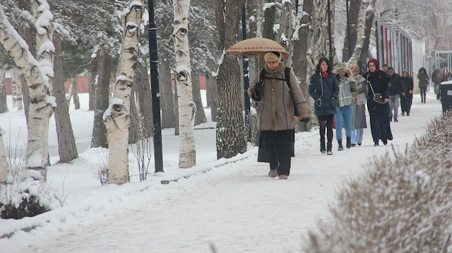 Kars'ta hava sıcaklığı eksi 12 dereceyi gösterdi. 