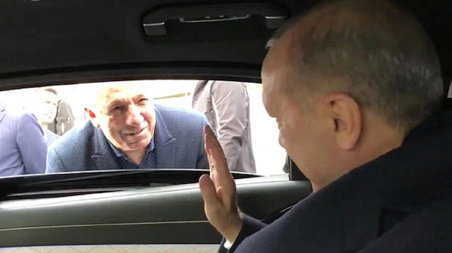 Cumhurbaşkanlığı İletişim Başkanı Fahrettin Altun, Erdoğan'ın vatandaşla sohbetini paylaştı.