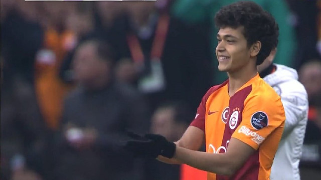 16 yaşındaki Mustafa Kapı, Galatasaray tarihinde bir resmi maçta forma giyen en genç futbolcu oldu.