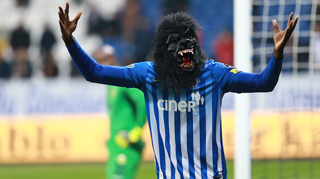 Diagne attığı gollerin ardından King Kong maskesi takarak da dikkatleri üzerine çekmeyi başardı.
