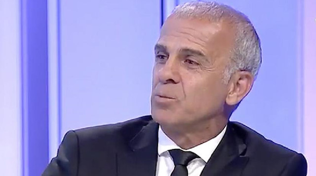 Oğuz Çetin futbolculuk kariyerinde 8 sezon Fenerbahçe forması giydi.
