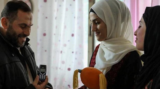 Filistinlü mahkum İmad Al Din Al Saftawi, eşine hediyesini 18 yıl sonra verdi