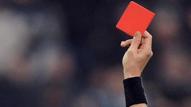 Süper Lig'in ilk yarısında 43 futbolcu kırmızı kart gördü.