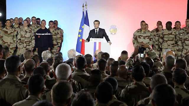 Fransa Cumhurbaşkanı Emmanuel Macron Çad ziyareti sırasında konuşuyor. 