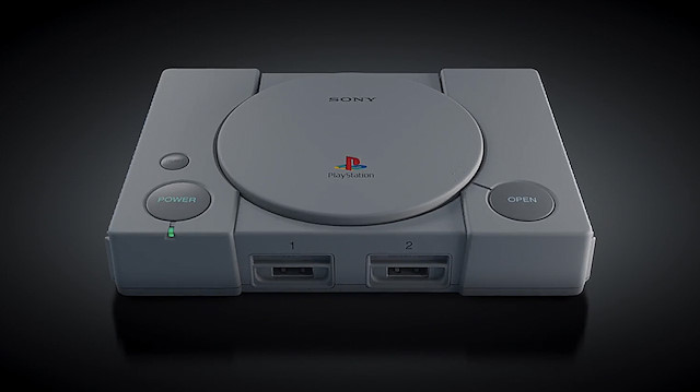 Playstation Classic ilk versiyonuyla tamamen aynı tasarıma sahip.