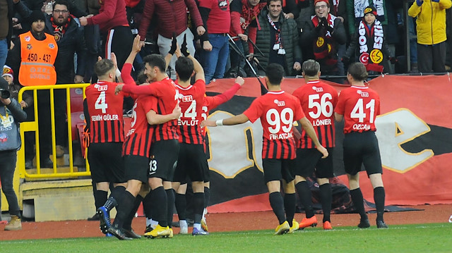 Eskişehirspor yaşanan mali sıkıntı sebebiyle tamamı altyapı çıkışlı futbolcularla mücadele ediyor.